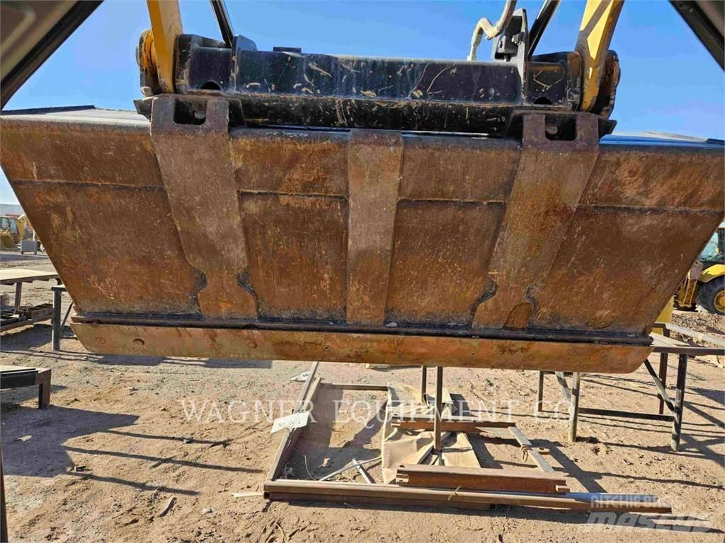 CAT 236D3 Skid steer mini nakladalci