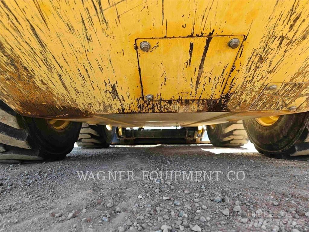 CAT 236D3 Skid steer mini nakladalci