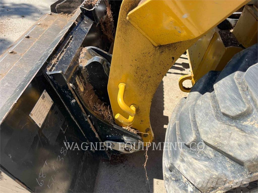 CAT 236D3 Skid steer mini nakladalci