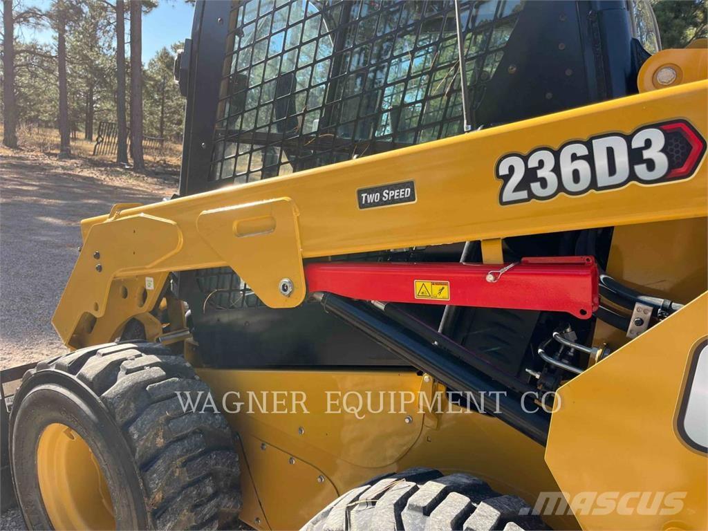 CAT 236D3 Skid steer mini nakladalci