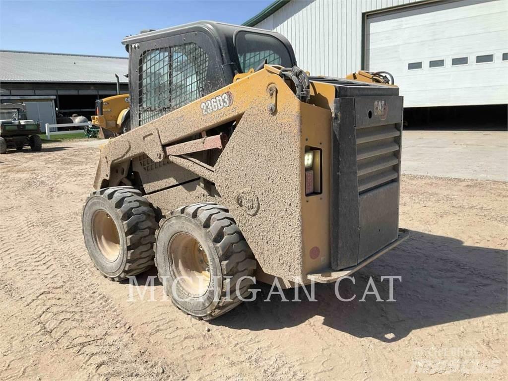 CAT 236D3 A2Q Skid steer mini nakladalci