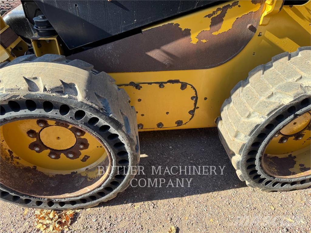 CAT 236D3 C3H1 Skid steer mini nakladalci