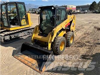 CAT 236D3 C3H2 Skid steer mini nakladalci
