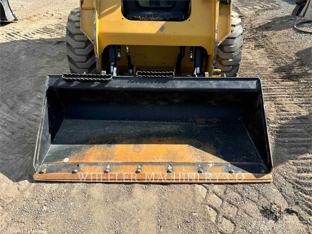 CAT 236D3 C3H2 Skid steer mini nakladalci