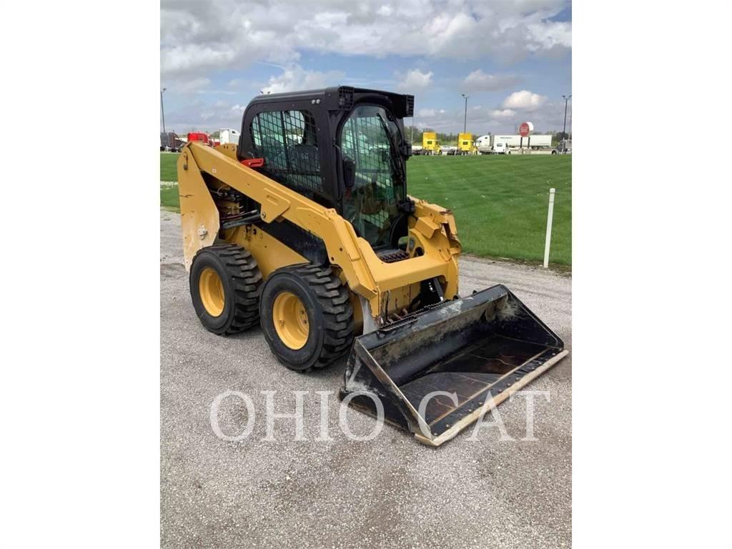 CAT 236D3 C3H2 Skid steer mini nakladalci