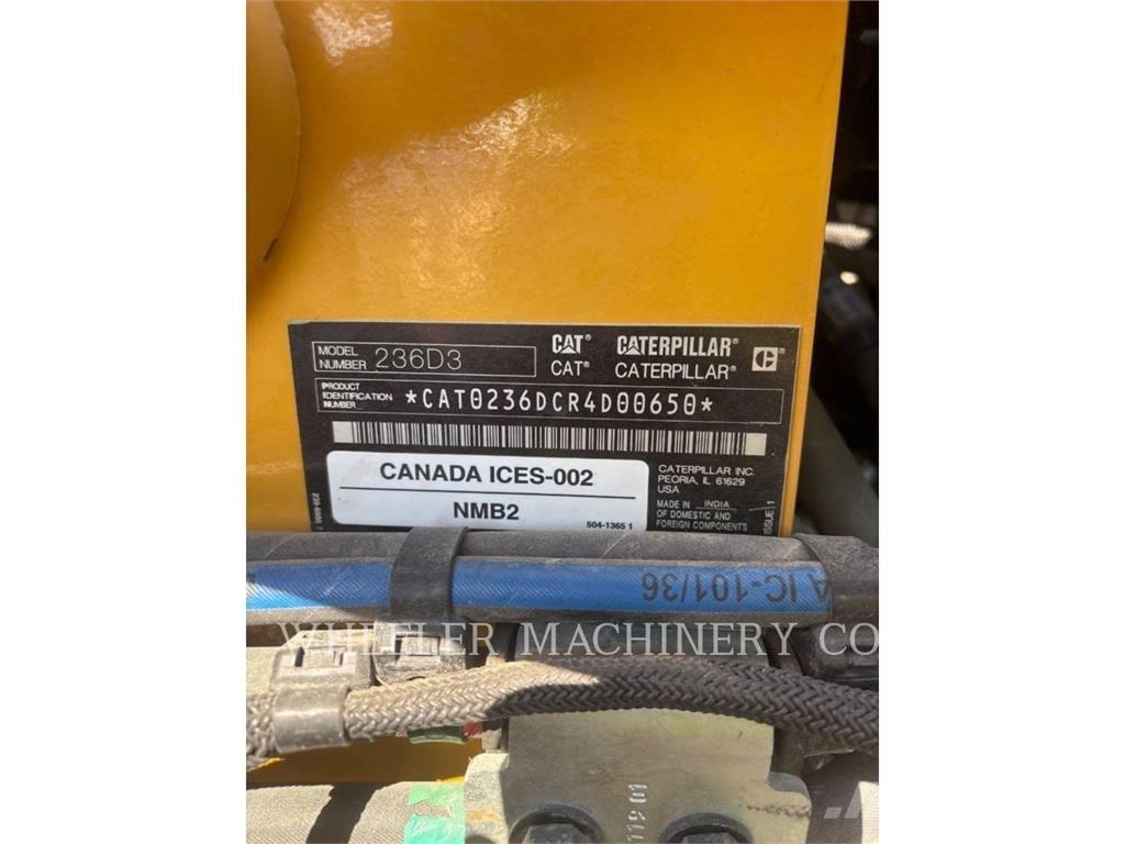 CAT 236D3 C3H2 Skid steer mini nakladalci