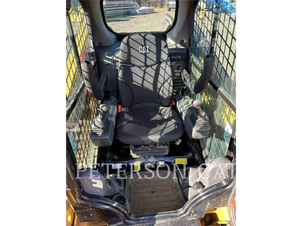CAT 239D3 Skid steer mini nakladalci