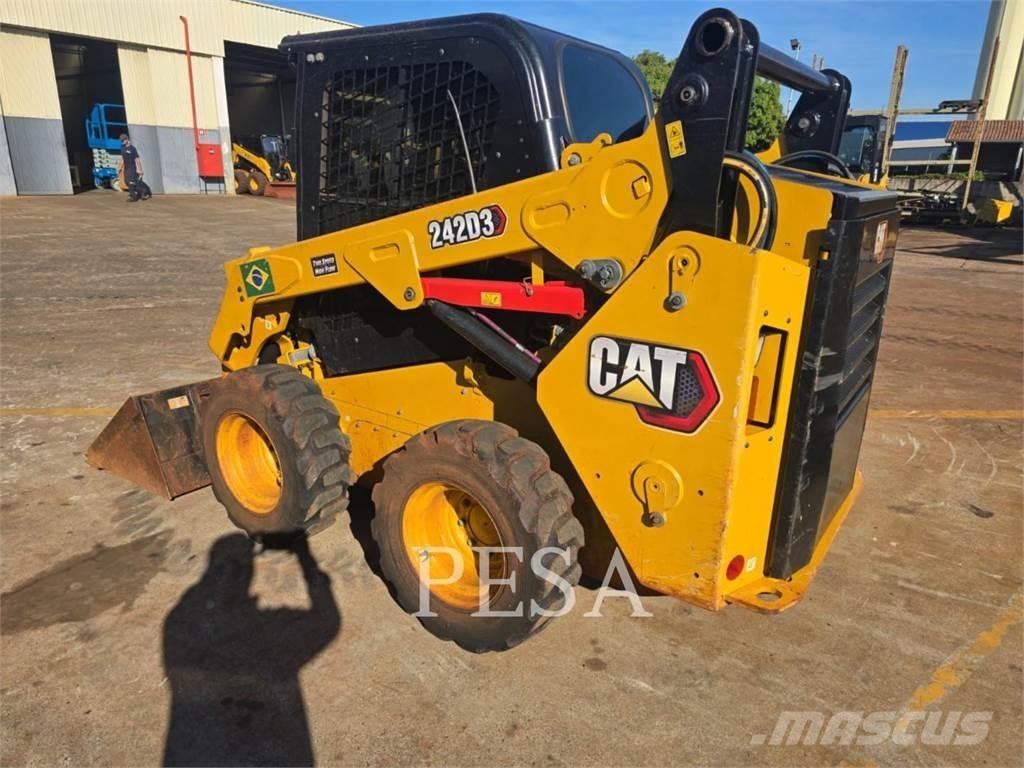CAT 242 D Skid steer mini nakladalci