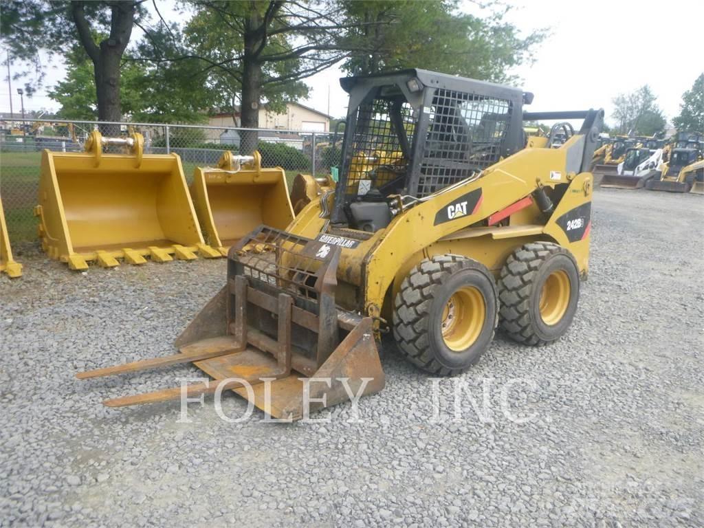 CAT 242B3 Skid steer mini nakladalci