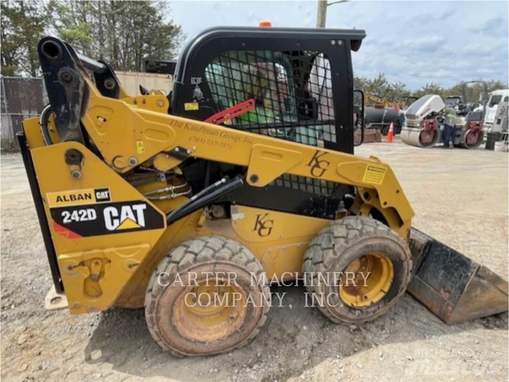 CAT 242D Skid steer mini nakladalci
