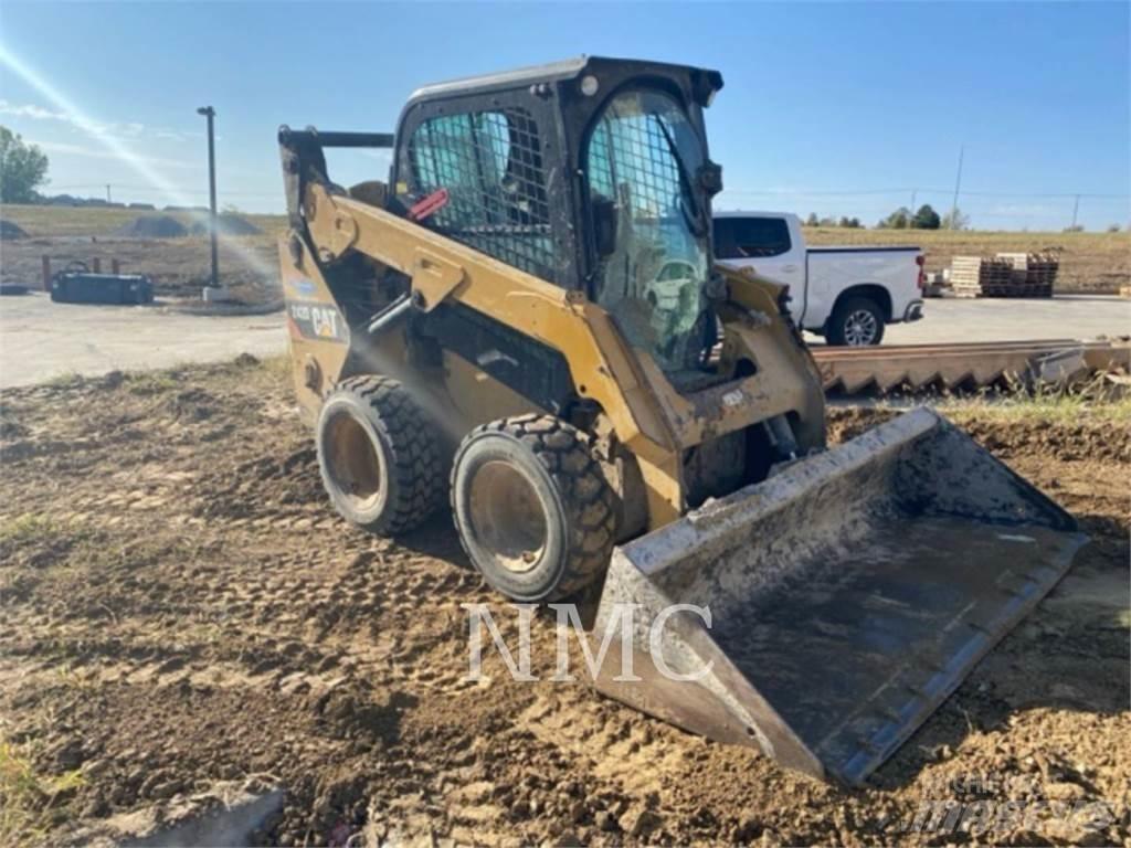 CAT 242D Skid steer mini nakladalci