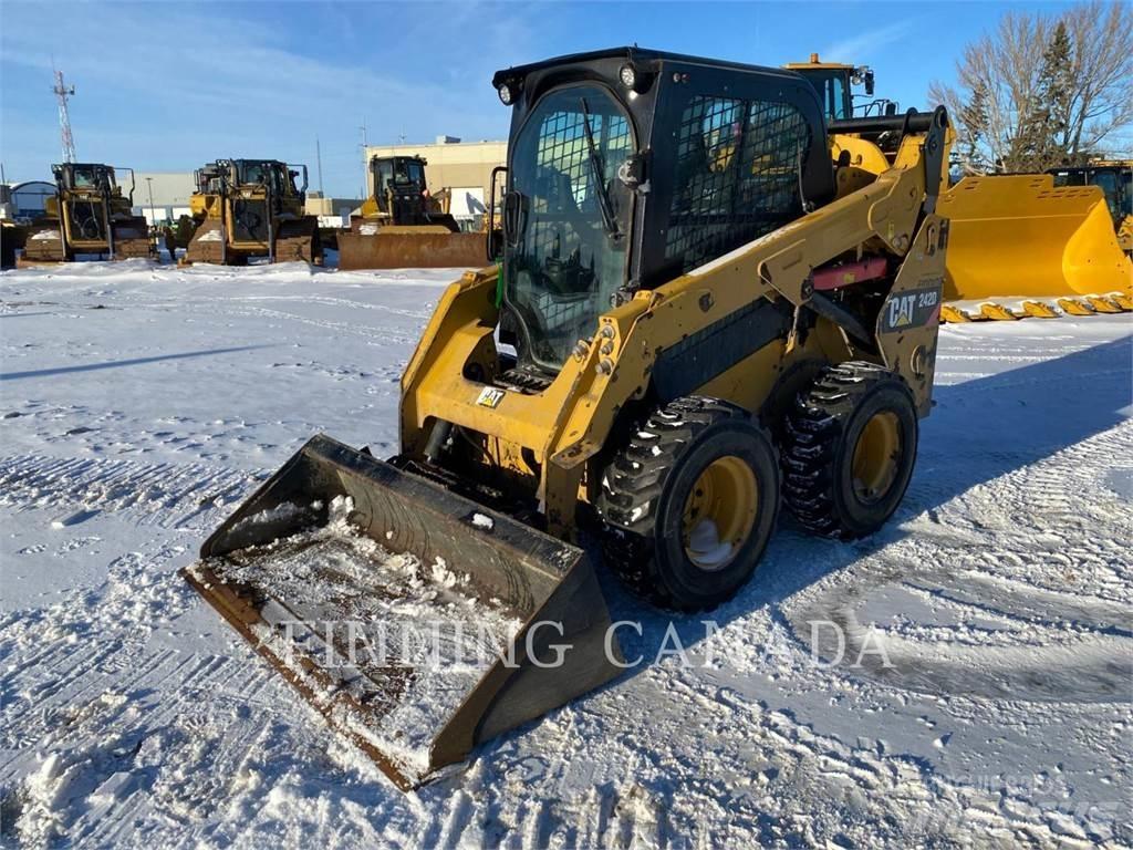 CAT 242D Skid steer mini nakladalci