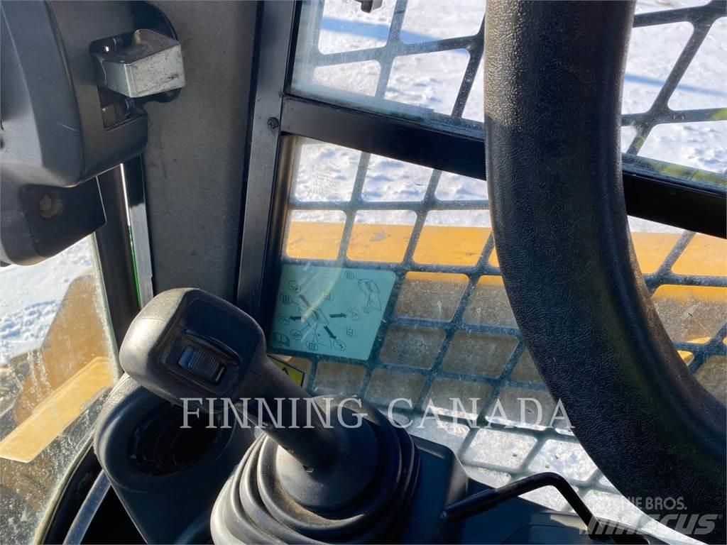 CAT 242D Skid steer mini nakladalci