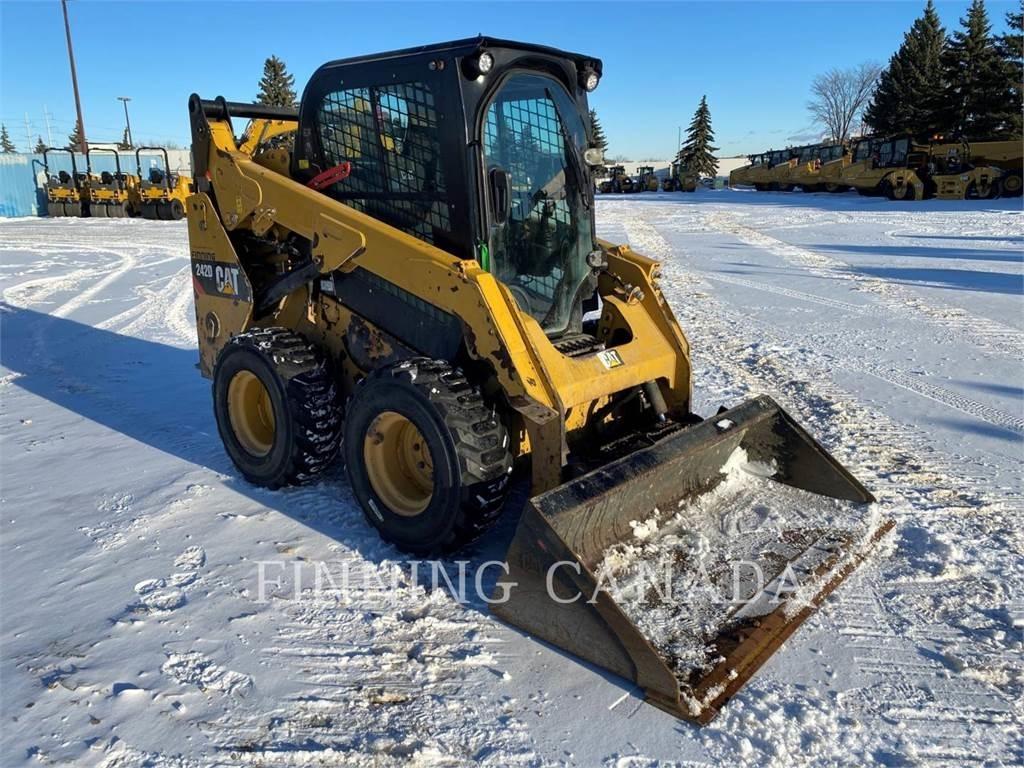 CAT 242D Skid steer mini nakladalci