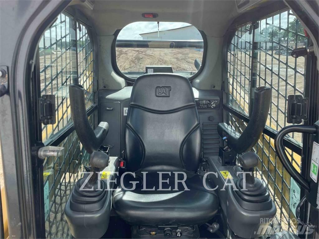 CAT 242D Skid steer mini nakladalci
