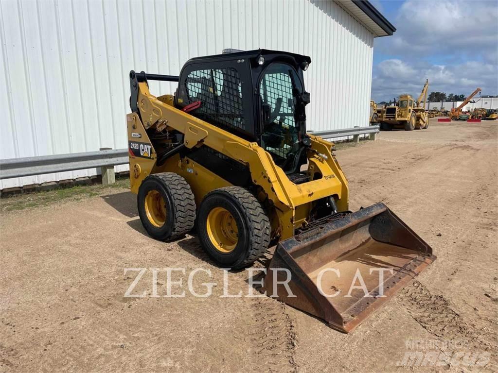 CAT 242D Skid steer mini nakladalci