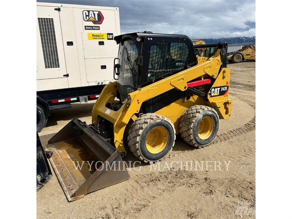 CAT 242D Skid steer mini nakladalci