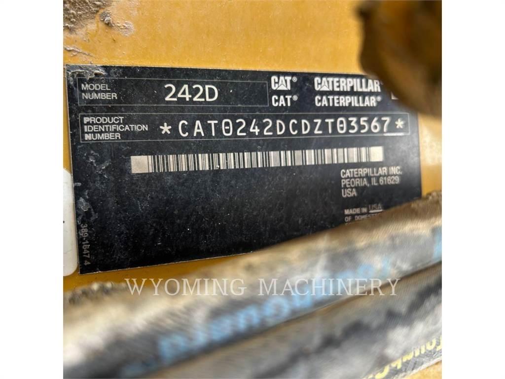 CAT 242D Skid steer mini nakladalci