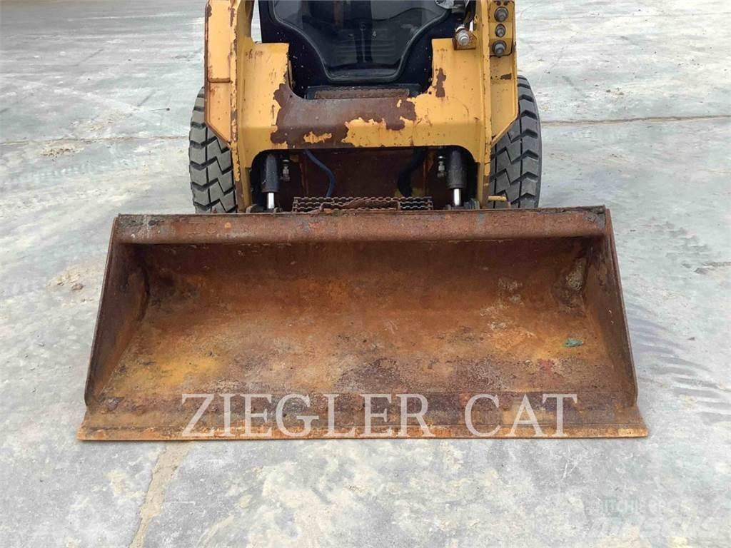 CAT 242D Skid steer mini nakladalci