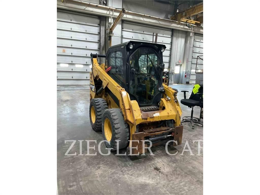 CAT 242D Skid steer mini nakladalci