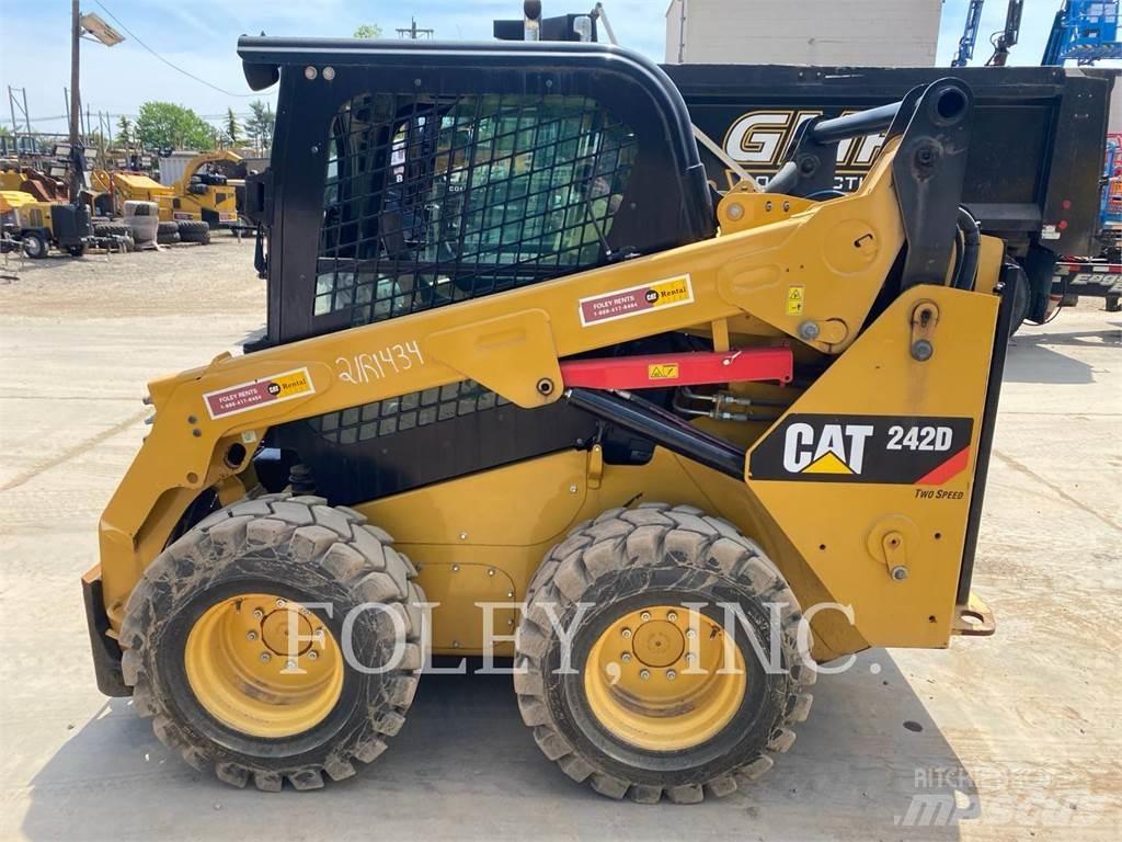 CAT 242D Skid steer mini nakladalci