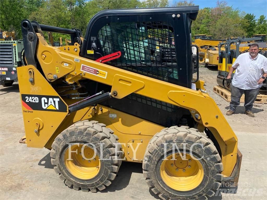 CAT 242D Skid steer mini nakladalci
