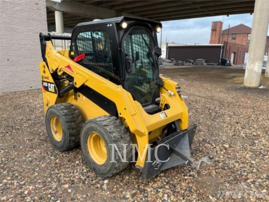 CAT 242D Skid steer mini nakladalci