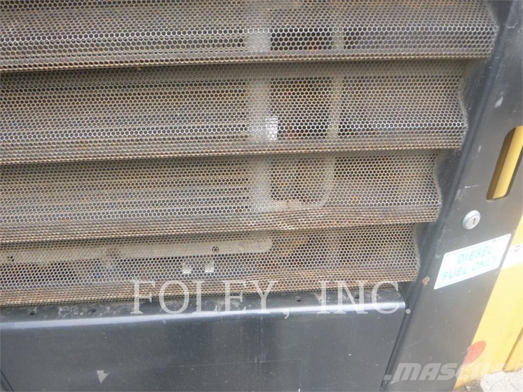 CAT 242D Skid steer mini nakladalci