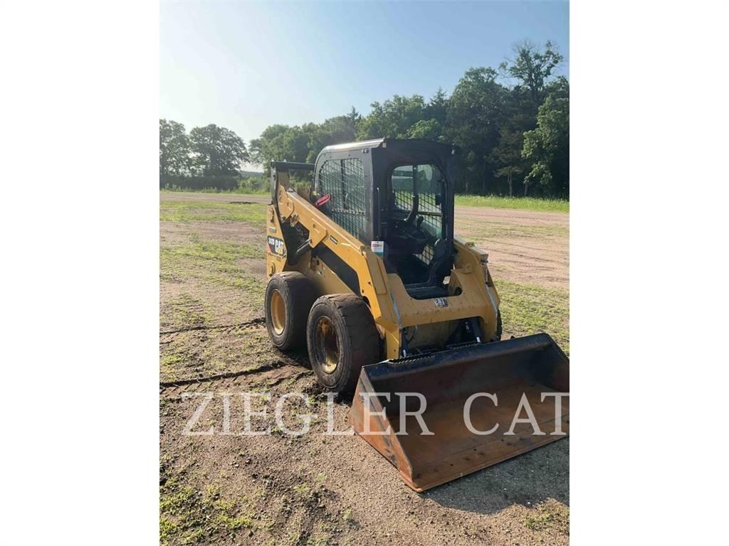 CAT 242D Skid steer mini nakladalci