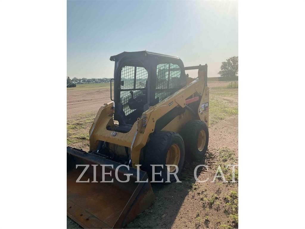 CAT 242D Skid steer mini nakladalci
