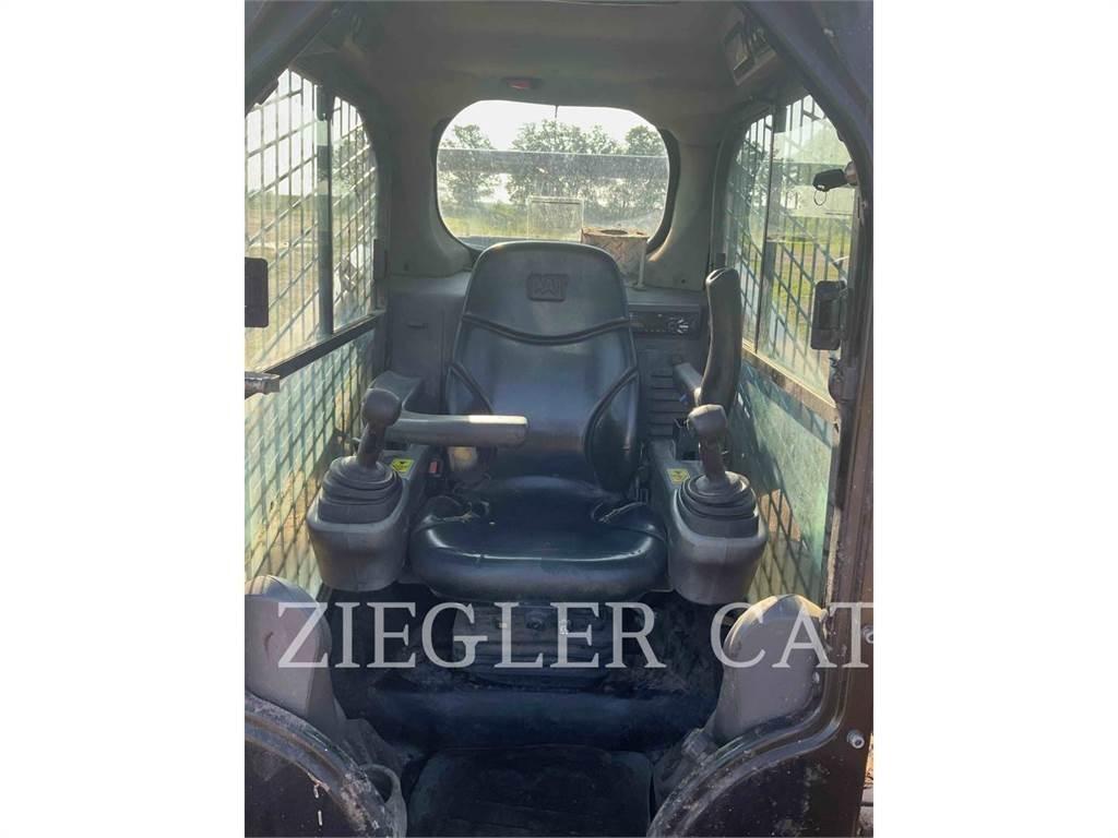 CAT 242D Skid steer mini nakladalci