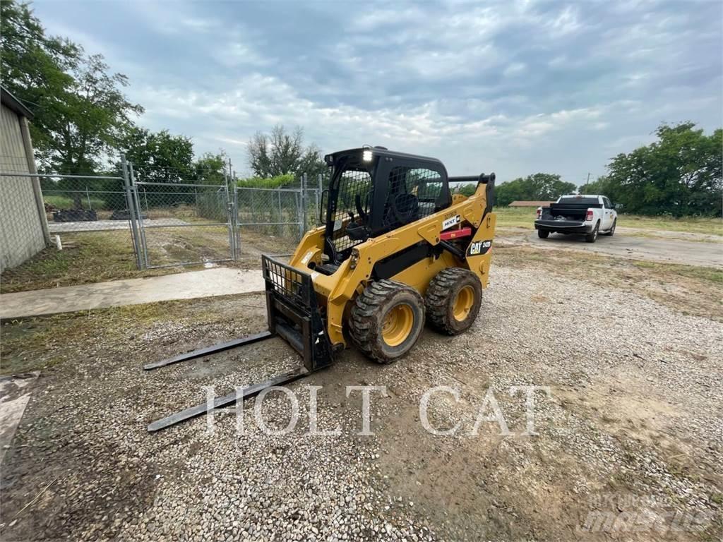 CAT 242D Skid steer mini nakladalci