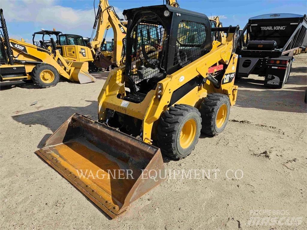 CAT 242D Skid steer mini nakladalci