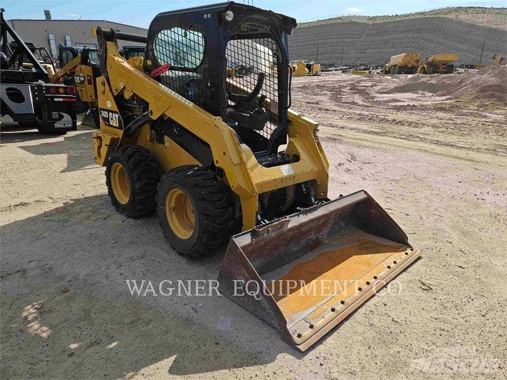 CAT 242D Skid steer mini nakladalci