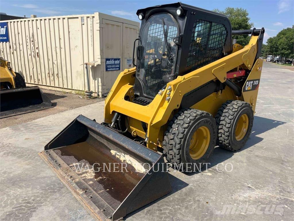 CAT 242D Skid steer mini nakladalci