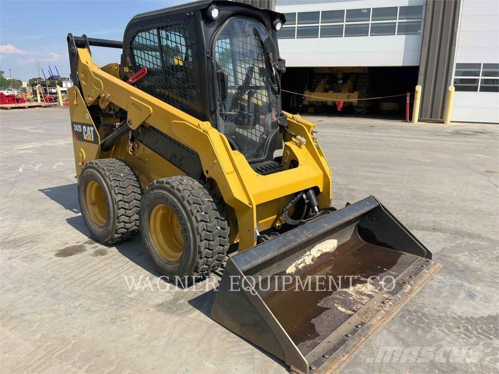 CAT 242D Skid steer mini nakladalci