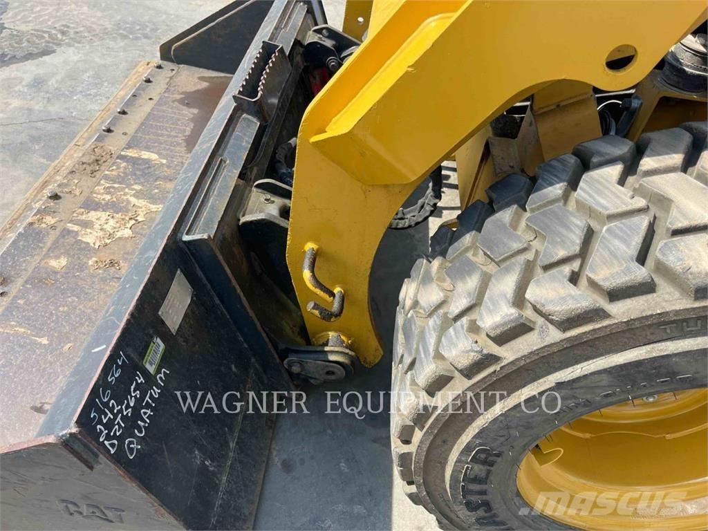 CAT 242D Skid steer mini nakladalci