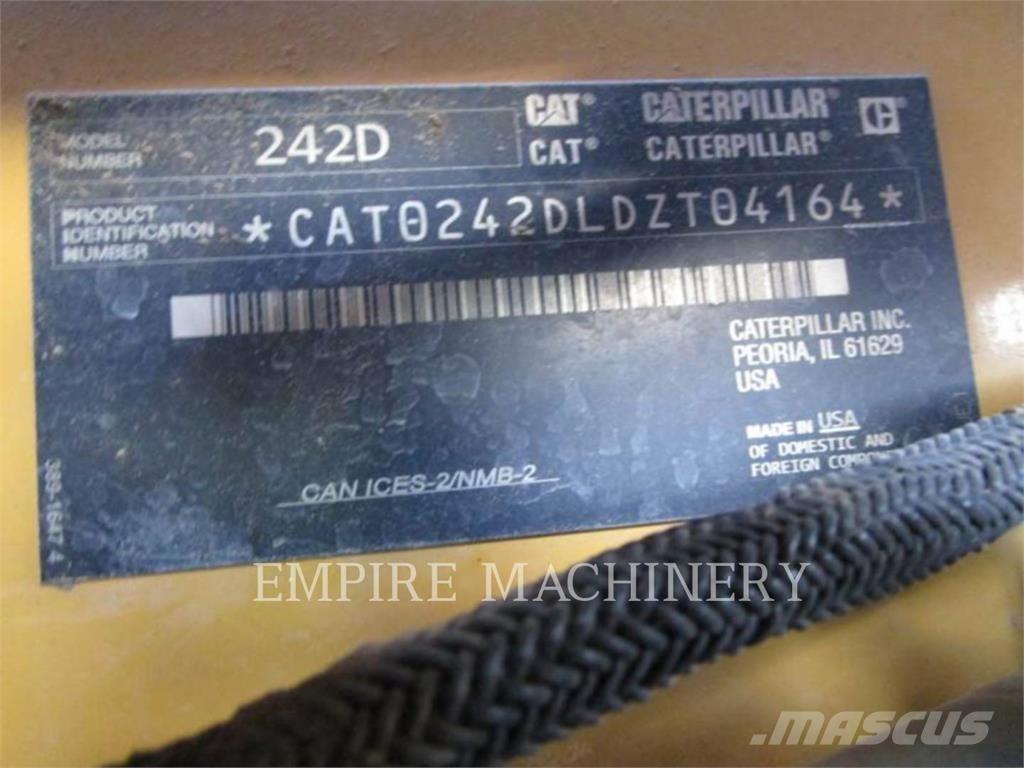 CAT 242D Skid steer mini nakladalci