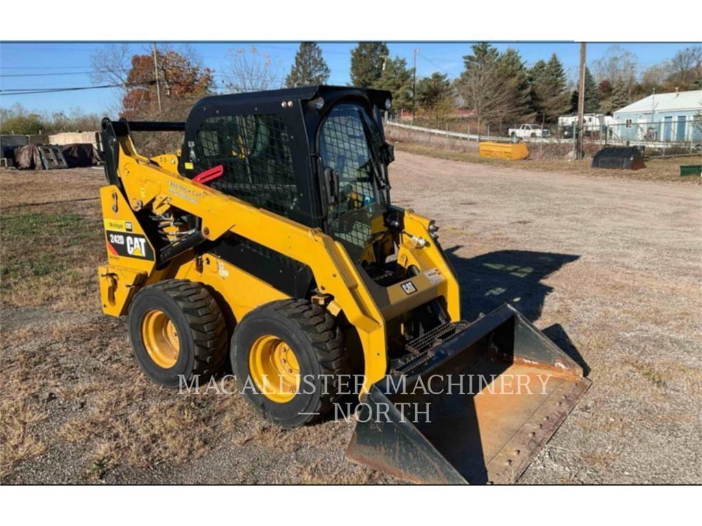 CAT 242D A2Q Skid steer mini nakladalci
