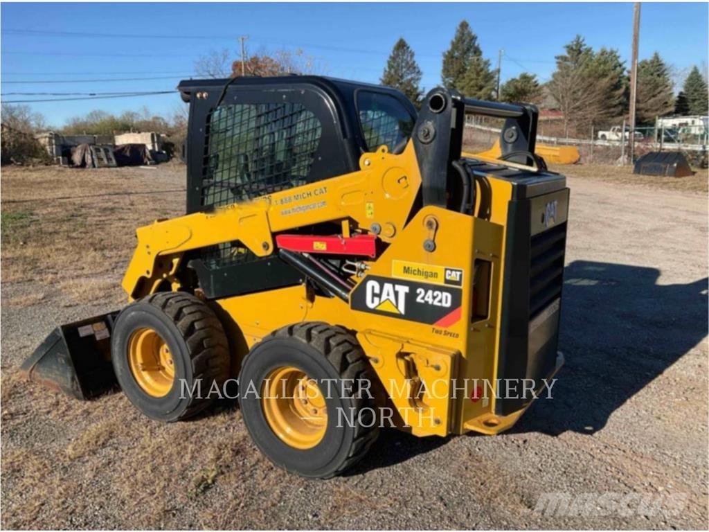 CAT 242D A2Q Skid steer mini nakladalci
