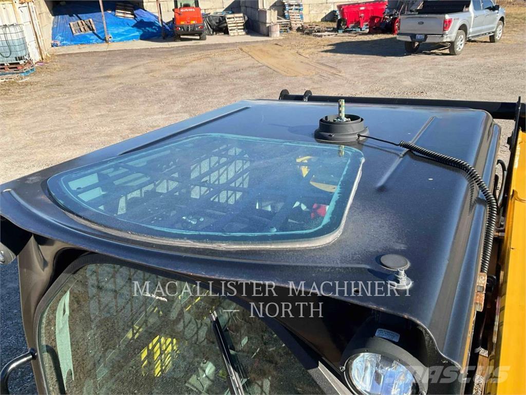 CAT 242D A2Q Skid steer mini nakladalci