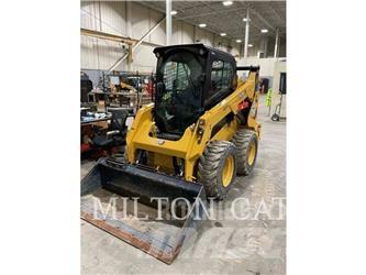 CAT 242D3 Skid steer mini nakladalci