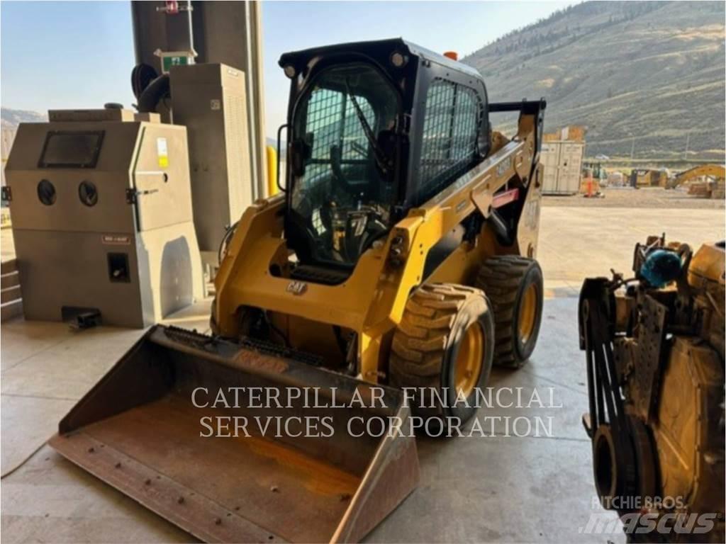CAT 242D3 Skid steer mini nakladalci