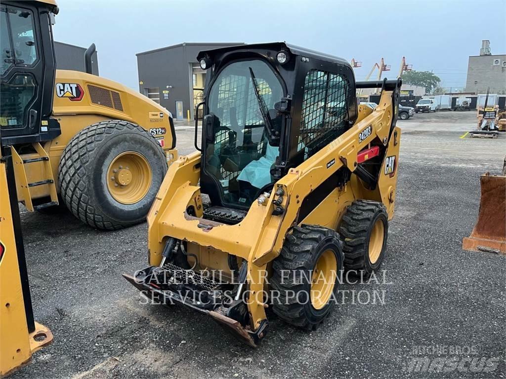 CAT 242D3 Skid steer mini nakladalci