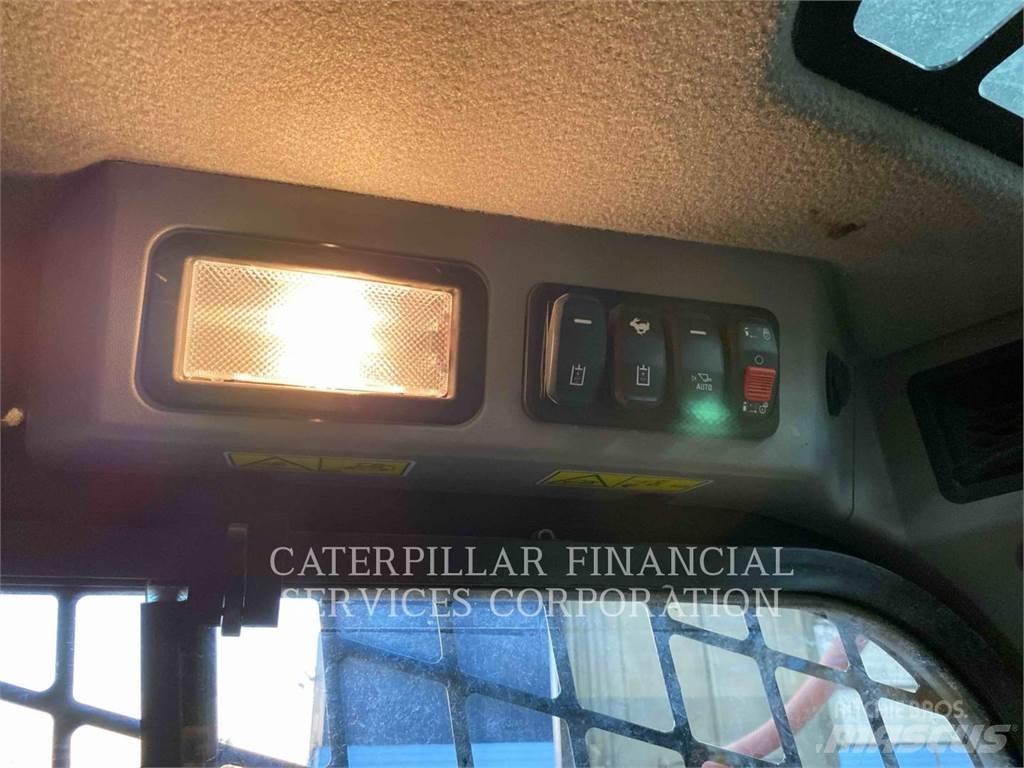 CAT 242D3 Skid steer mini nakladalci