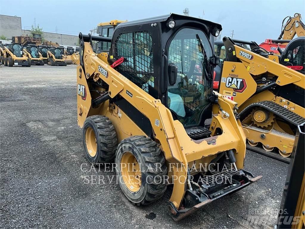 CAT 242D3 Skid steer mini nakladalci