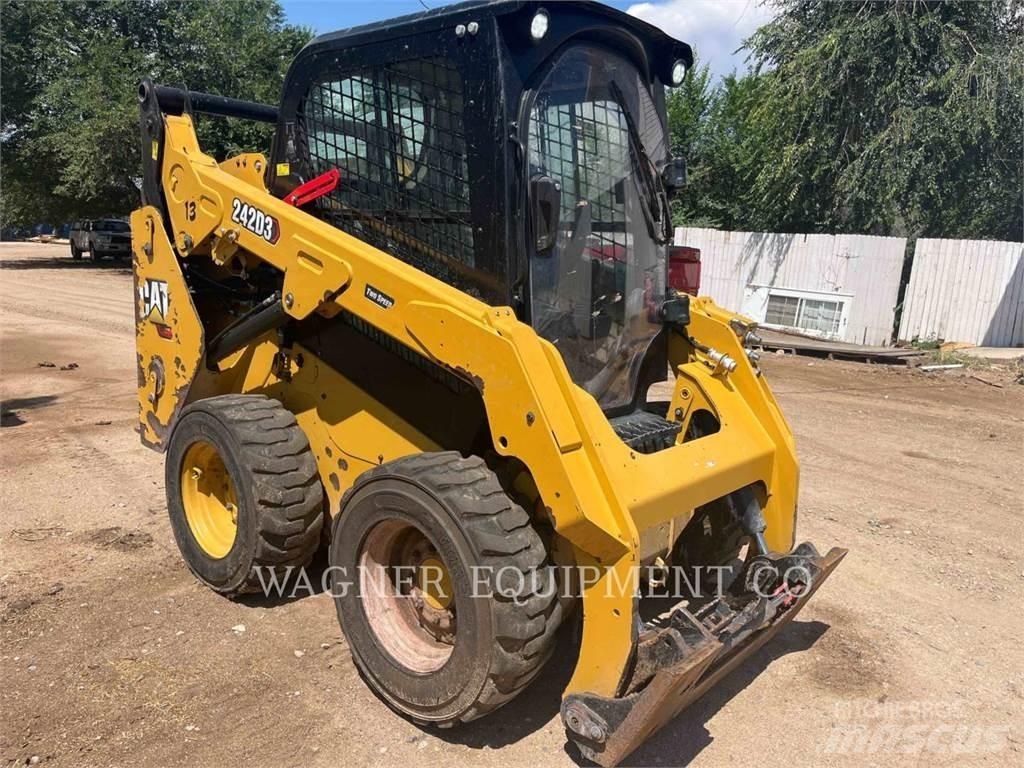 CAT 242D3 Skid steer mini nakladalci