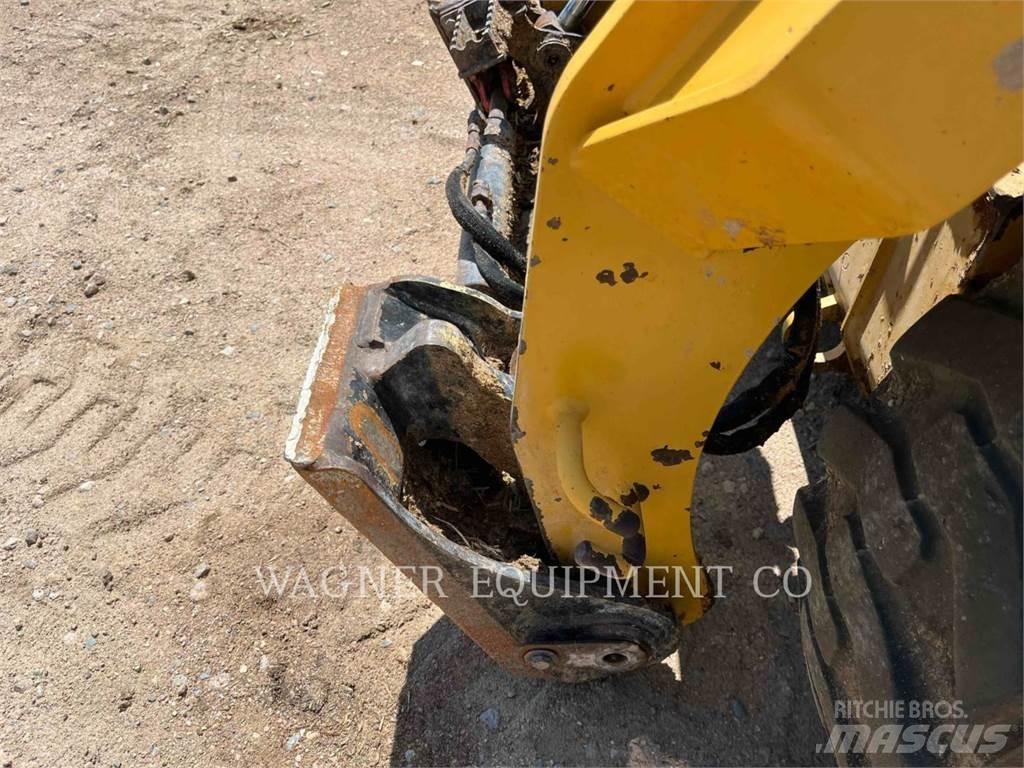 CAT 242D3 Skid steer mini nakladalci