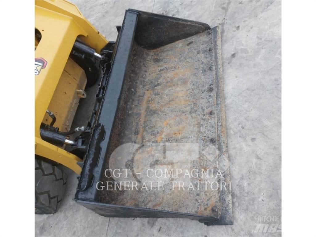CAT 242D3 Skid steer mini nakladalci