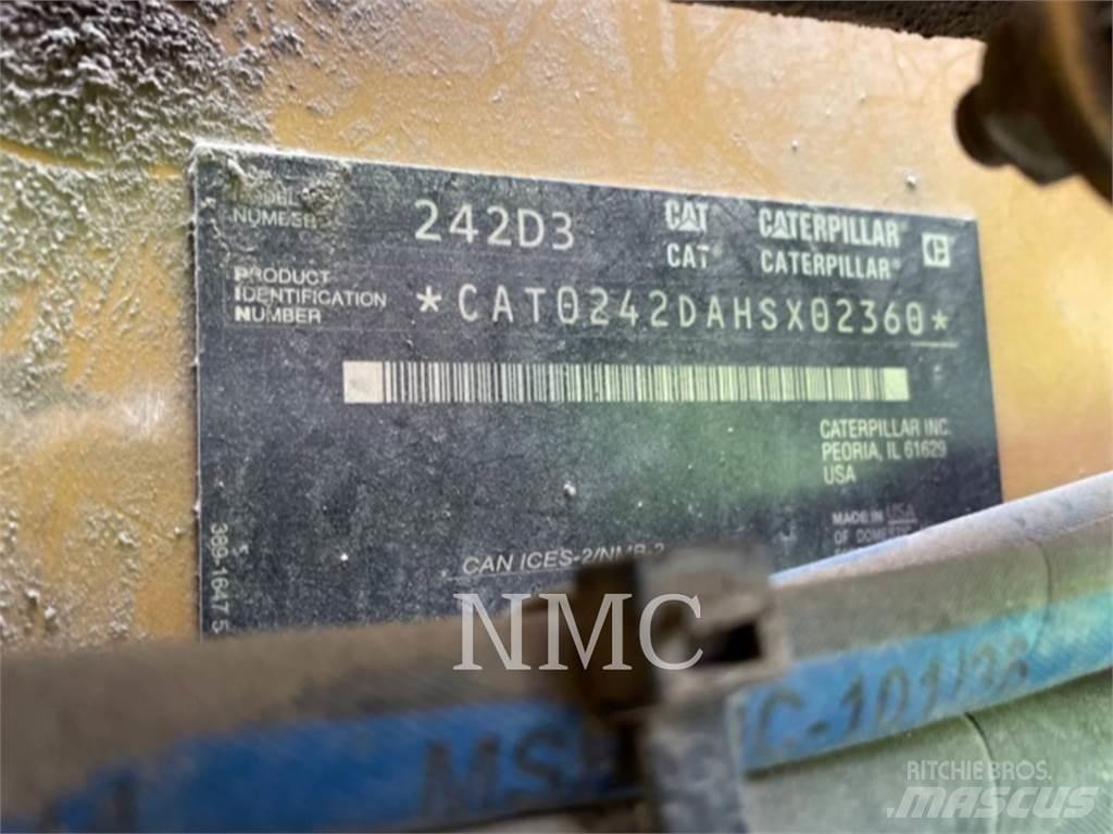 CAT 242D3 Skid steer mini nakladalci